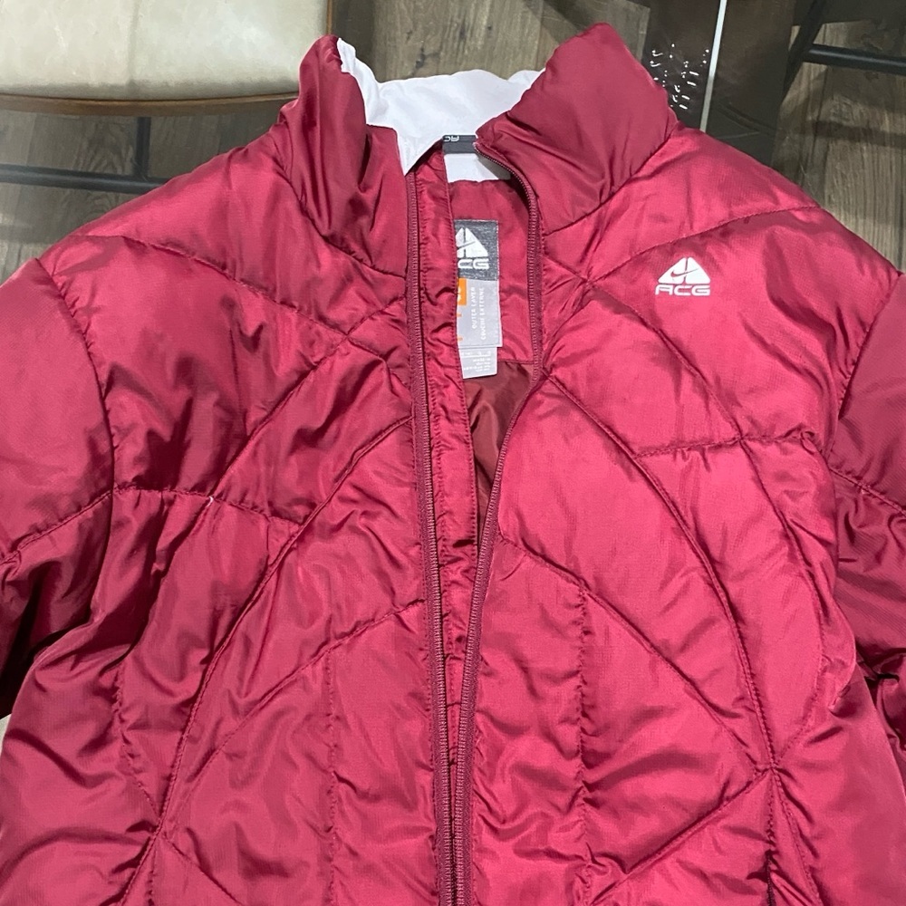 Nike ACG Women's Burgundy Puffer Jacket - Picture 9 of 13